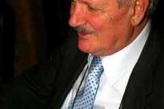 24-02-2006 - Changement de Grand-Maître : Guy remet son épitoge et cède sa présidence à François